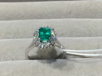 Anello con Smeraldo e Brillanti modello San Carlo