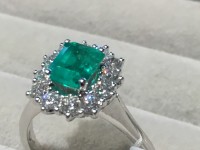 Anello con Smeraldo e Brillanti modello San Carlo