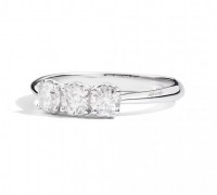 Recarlo Anniversary anello 3 pietre 75 colore eccezionale D