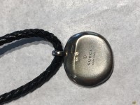 COLLANA GUCCI UOMO YBB27066900100U cuoio intrecciato nero e ciondolo in argento massiccio