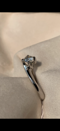 Anello solitario con diamante 0.46 ct in oro bianco