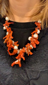 Girocollo in argento con corallo e perle naturali