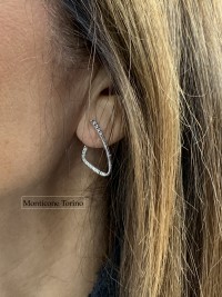 Orecchini design Manta in oro bianco e diamanti